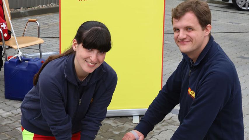 Auch Vorführungen von Erster Hilfe und Lebensrettung mit dem Defibrillator gehörten zum Programm.